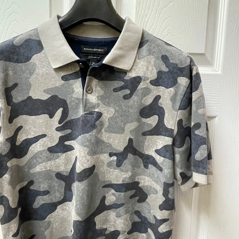 Banana Republic Men's Size M Short Sleeve Strech Gray Camo Polo Shirt Stretch‎